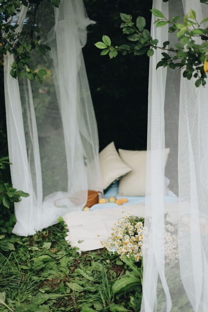 Lana per l’outdoor – Plaid e cuscini perfetti per giardini e terrazzi