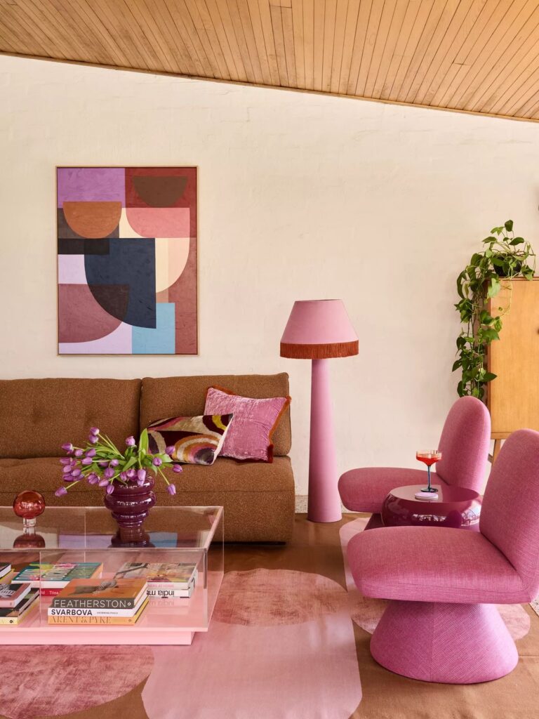 Ottobre in casa: trasforma il tuo living con toni caldi e materiali naturali